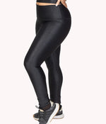 Image of a woman wearing the Showstopper Leggings from NoorFit.